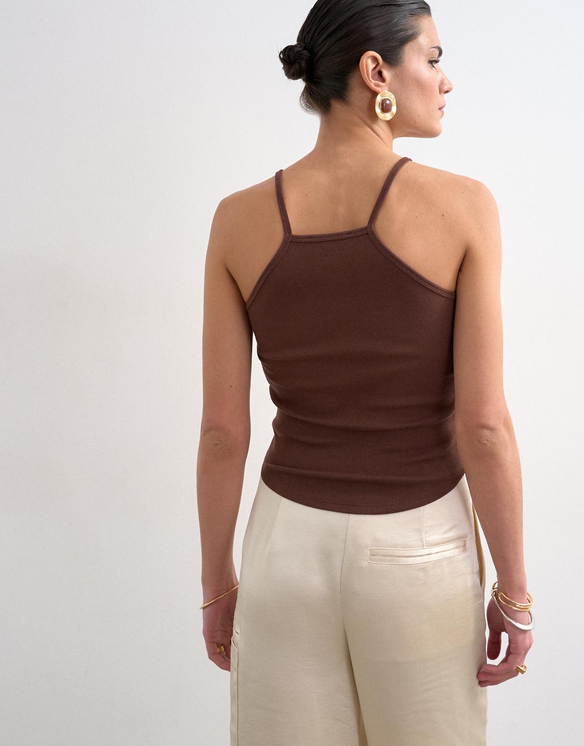 model_shot-back